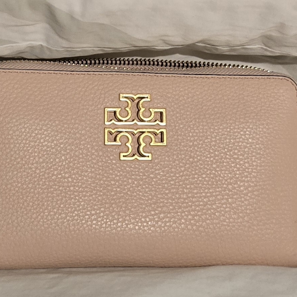 TORY BURCH BRITTEN ZIP CONTINENTAL WALLET SHELL PINK